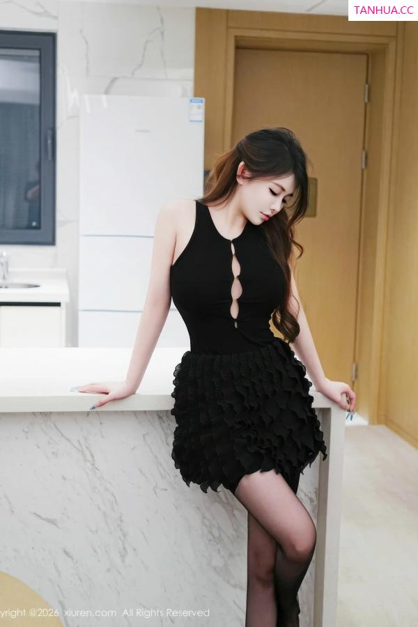 甜妮  [XiuRen]高清写真图 2026.01.07 No.11204 甜妮 黑丝吊袜第4张图片